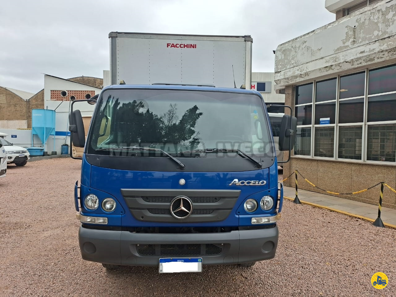CAMINHAO MERCEDES-BENZ MB 815 Baú Furgão 3/4 4x2 Mattana Iveco SAO LEOPOLDO RIO GRANDE DO SUL RS
